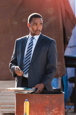 Man on a Ledge still 7